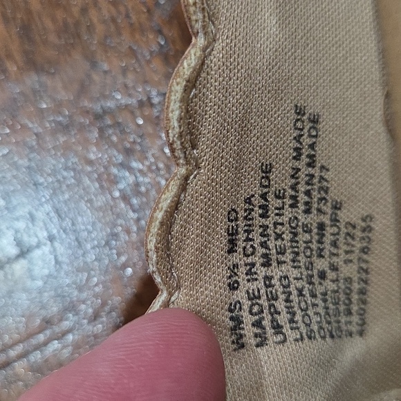 Scalloped Edge Cream Ballet Flats - Picture 6 of 7